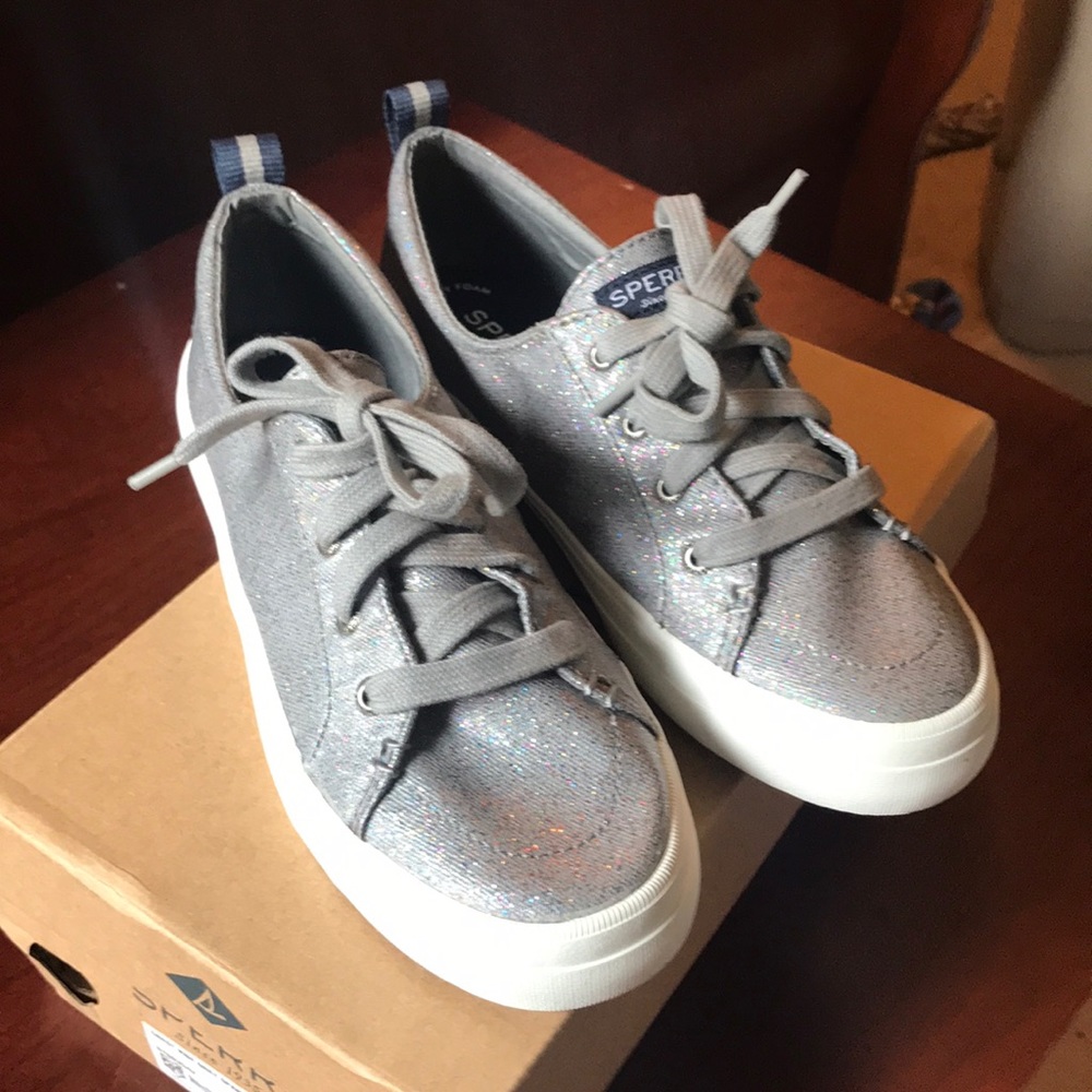 Brand new Sperry Crest Vibe sneakers